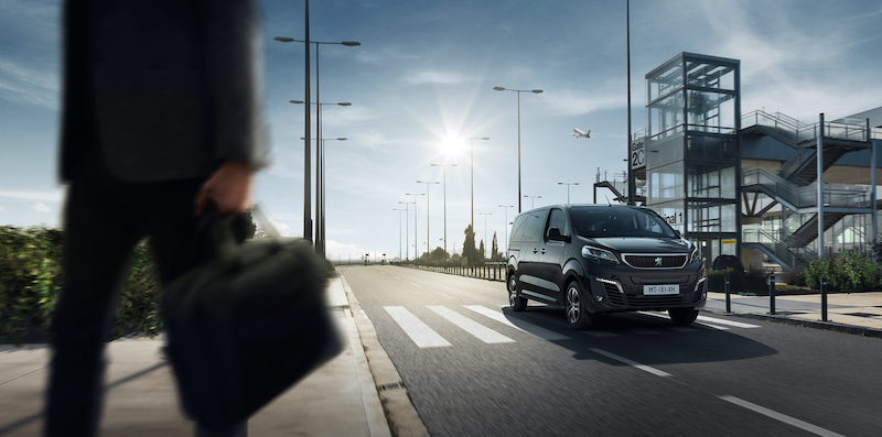Autonomia fino a 330 km e versatilità, i “best” del nuovo Peugeot e-Traveller