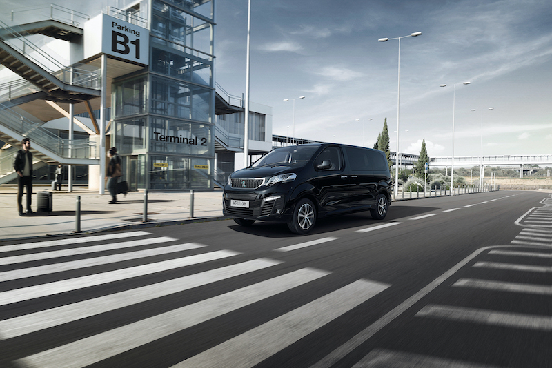 Autonomia fino a 330 km e versatilità, i “best” del nuovo Peugeot e-Traveller