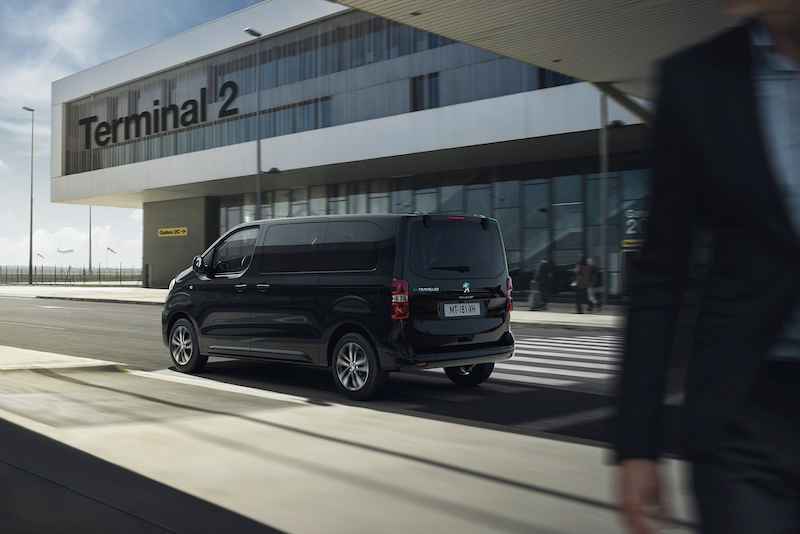 Autonomia fino a 330 km e versatilità, i “best” del nuovo Peugeot e-Traveller