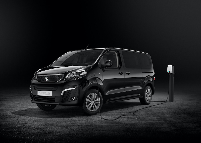 Autonomia fino a 330 km e versatilità, i “best” del nuovo Peugeot e-Traveller