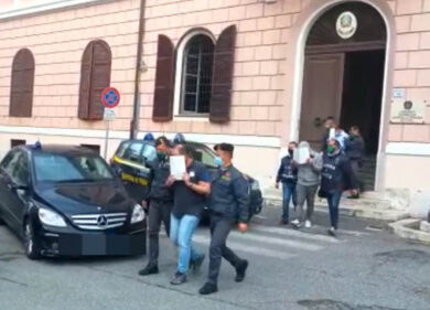 Drone inchioda i trafficanti di gasolio. La Finanza arresta 9 contrabbandieri