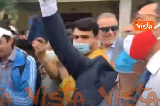 Salvini a Fermo, bagno di folla e tanti selfie. VIDEO Salvini a Fermo, bagno di folla e tanti selfie. VIDEO