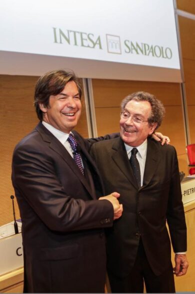 Intesa e Ubi, scontro all’Antitrust. Messina dovrà cedere più filiali