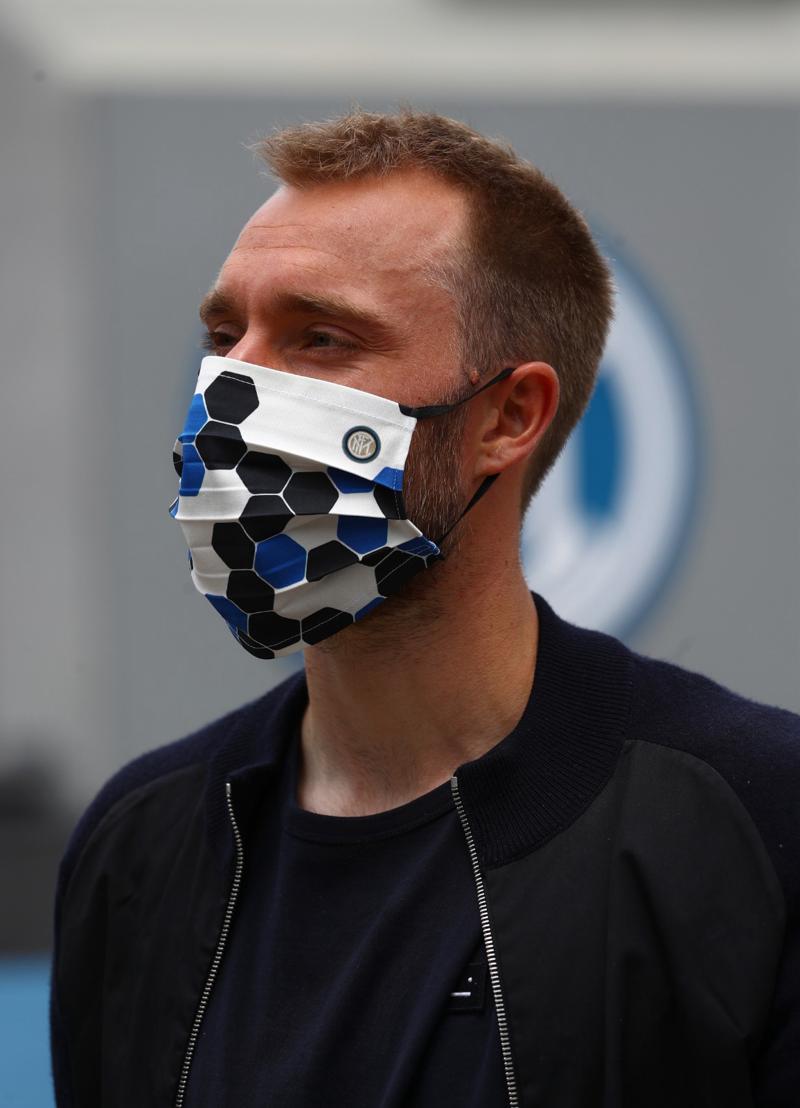 Inter, ecco le mascherine ufficiali per i tifosi nerazzurri Inter, ecco le mascherine ufficiali per i tifosi nerazzurri