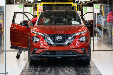 si riaccendono i motori nello stabilimento Nissan di Sunderland