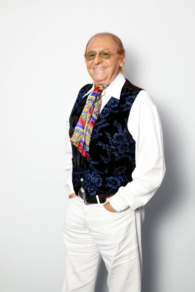 Ascolti tv, Renzo Arbore sfiora il 5,5% con il debutto di Striminzitic Show Ascolti tv, Renzo Arbore sfiora il 5,5% con il debutto di Striminzitic Show