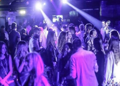 Riapertura discoteche dal 16 giugno, si balla all’aperto a distanza: le regole