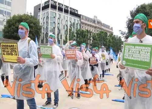 Coronavirus, flashmob degli infermieri a Milano. VIDEO Coronavirus, flashmob degli infermieri a Milano. VIDEO