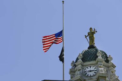 Usa, abbattuta statua Cristoforo Colombo: “Rappresenta il genocidio”