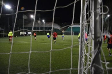 Coronavirus, fase 3: vietati i contrasti nel calcio, obbligo guanti a basket