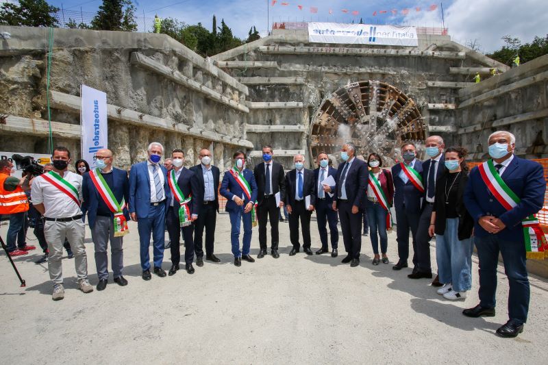 Autostrade per l’Italia, completato lo scavo della galleria Santa Lucia su A1 Autostrade per l’Italia, completato lo scavo della galleria Santa Lucia su A1