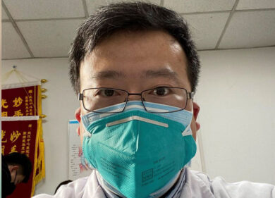 Cina: nato a Wuhan il figlio di Li Wenliang, il medico che lanciò l’allarme
