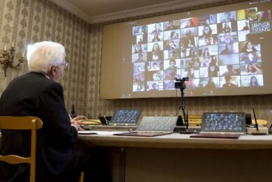 Mattarella: partecipazione politica web non ancora matura