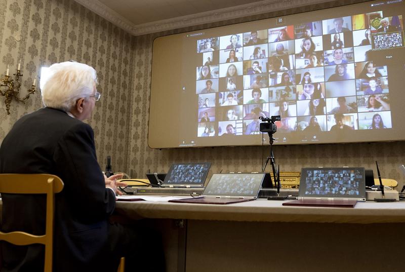 Mattarella: partecipazione politica web non ancora matura Mattarella: partecipazione politica web non ancora matura