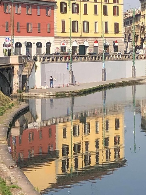 Io, “l’uomo dei muri puliti”, che ha rimesso a nuovo la statua di Montanelli Io, “l’uomo dei muri puliti”, che ha rimesso a nuovo la statua di Montanelli