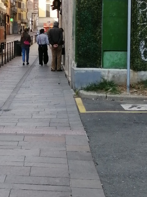 Io, “l’uomo dei muri puliti”, che ha rimesso a nuovo la statua di Montanelli Io, “l’uomo dei muri puliti”, che ha rimesso a nuovo la statua di Montanelli
