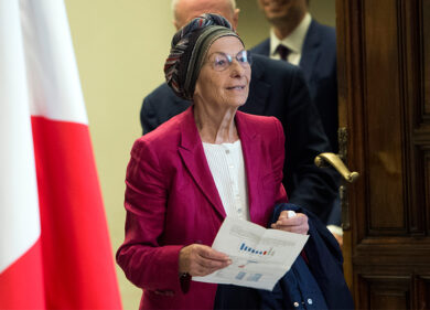 La Bonino porta il Mes subito in Senato. Mossa spacca-governo, M5s all’angolo