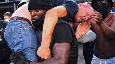 Contro il razzismo basta una foto. Ma ormai la politica è l’arena dei like