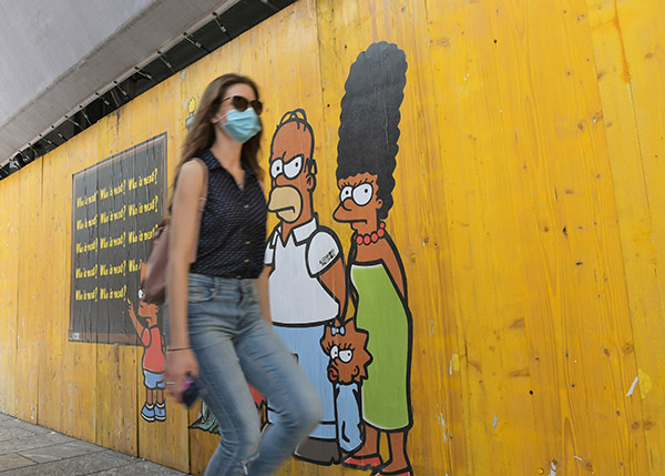 AleXsandro Palombo street artist con i Simpson ricorda George Floyd a Milano AleXsandro Palombo street artist con i Simpson ricorda George Floyd a Milano