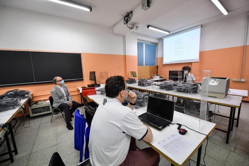 Maturità, Azzolina a Bergamo: “Chiudere le scuole è stata una ferita”. FOTO