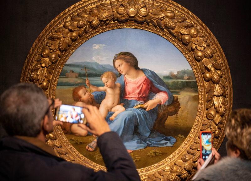 Raffaello, bellezze in mostra di notte: Scuderie Quirinale aperte fino all’una Raffaello, bellezze in mostra di notte: Scuderie Quirinale aperte fino all’una