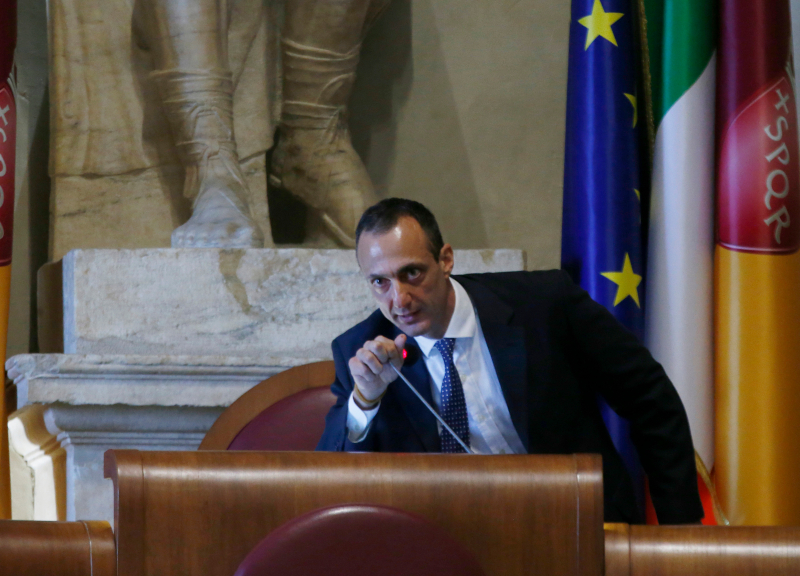 M5S spaccato, De Vito riporta consiglieri in Campidoglio: lite con i grillini