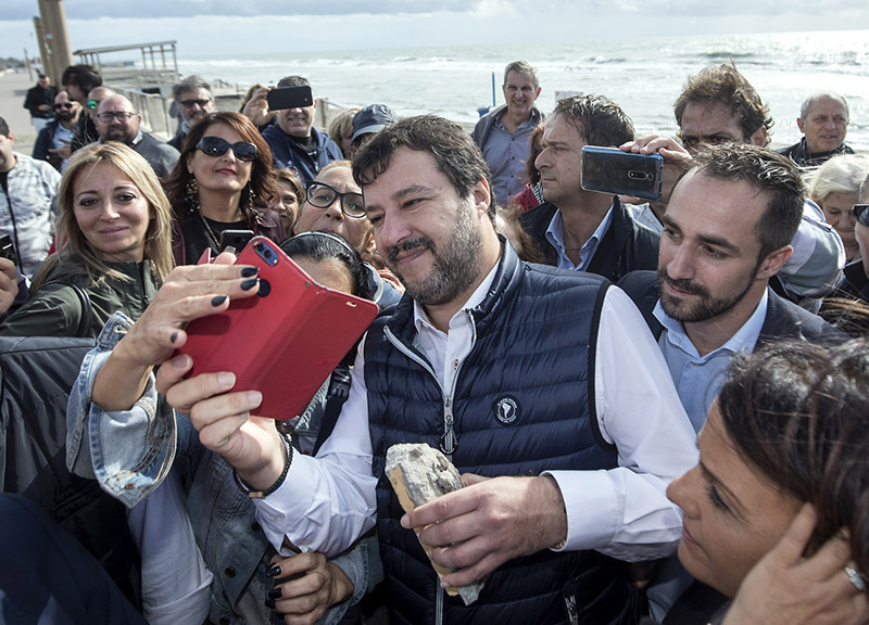 Via Ostia da Roma: sul Comune del mare Matteo Salvini dà fuoco alle polveri Via Ostia da Roma: sul Comune del mare Matteo Salvini dà fuoco alle polveri