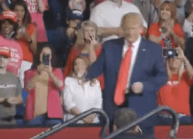 Il primo comizio di Trump post Covid, nel pubblico tanti senza mascherina