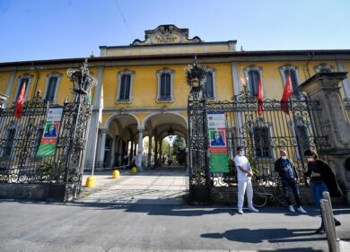 Emozione tra i parenti per la ripresa delle visite al Pio Albergo Trivulzio