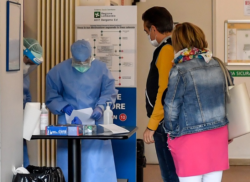 Coronavirus, test sierologici e app Immuni doppio flop. Numeri bassissimi Coronavirus, test sierologici e app Immuni doppio flop. Numeri bassissimi