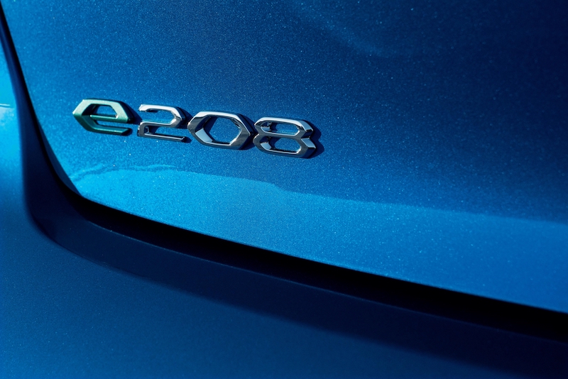 Peugeot: elettrico vs termico