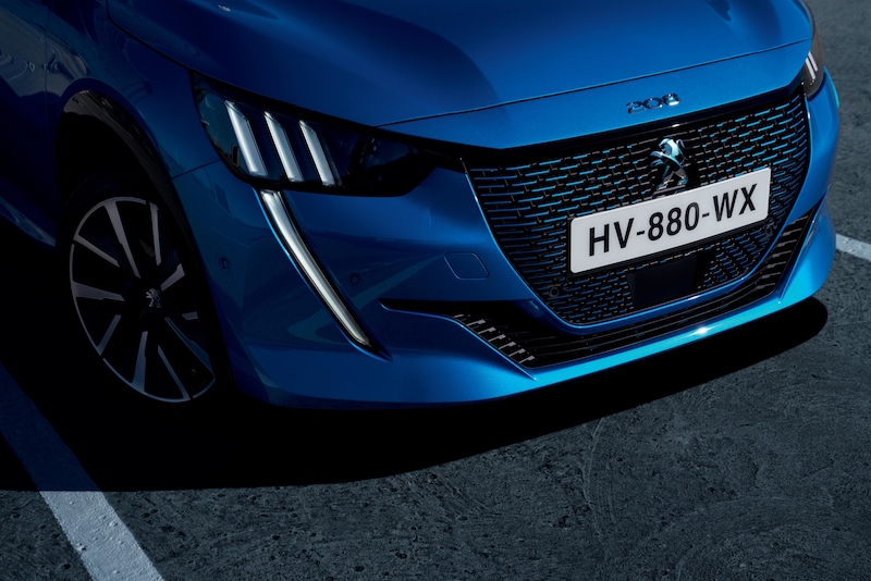 Peugeot: elettrico vs termico