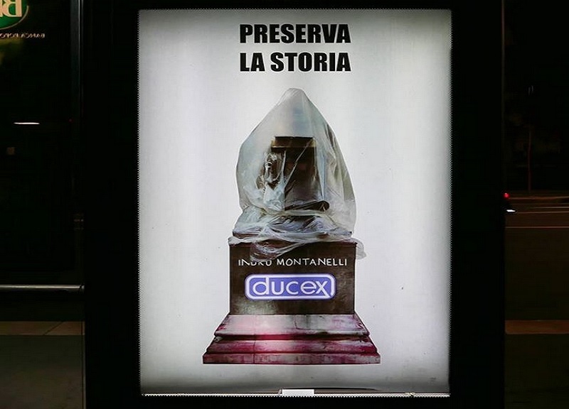 Montanelli, statua avvolta da un preservativo: blitz dello street artist. FOTO Montanelli, statua avvolta da un preservativo: blitz dello street artist. FOTO