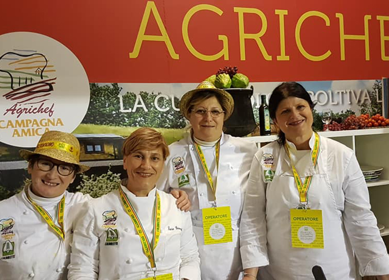 Cibo e vacanza a km zero, a Napoli spesa guidata con i cuochi di Agrichef Cibo e vacanza a km zero, a Napoli spesa guidata con i cuochi di Agrichef