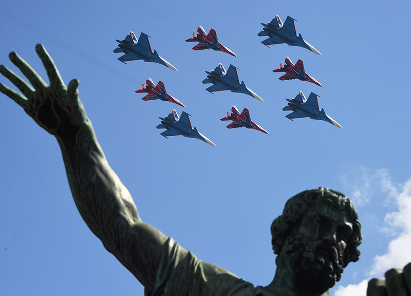 Russia, parata della vittoria e referendum. Putin si prende il potere a vita Russia, parata della vittoria e referendum. Putin si prende il potere a vita