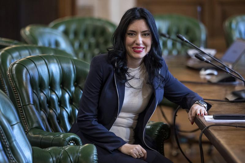 Governo, la poltrona di Azzolina traballa. E’ lei la pedina per il rimpasto Governo, la poltrona di Azzolina traballa. E’ lei la pedina per il rimpasto