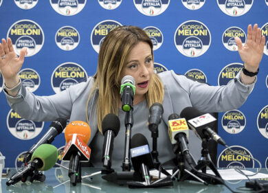 Meloni contro la Questura: “2000 persone a piazza del Popolo? Roba da matti”