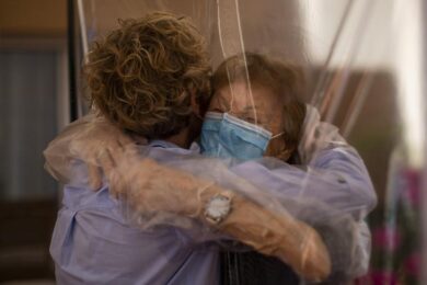 L’agenzia per il lavoro Family Care ricerca 120 badanti per il Nord Italia