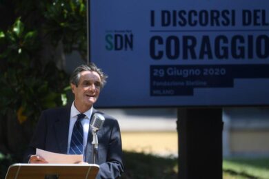 Fontana, mascherine per altri 15 giorni. Con autonomia risposta più efficace
