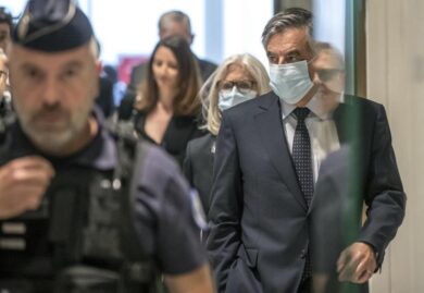Francia: l’ex premier Fillon e la moglie condannati per lo scandalo rimborsi