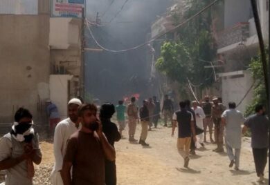 Pakistan, attacco alla Borsa di Karachi: 6 morti