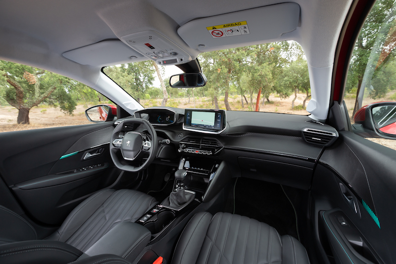 Peugeot 208 disponibile con i motori puretech 100 e bluehdi 100 Peugeot 208 disponibile con i motori puretech 100 e bluehdi 100