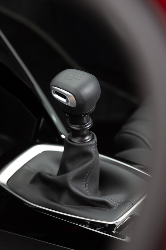 Peugeot 208 disponibile con i motori puretech 100 e bluehdi 100 Peugeot 208 disponibile con i motori puretech 100 e bluehdi 100
