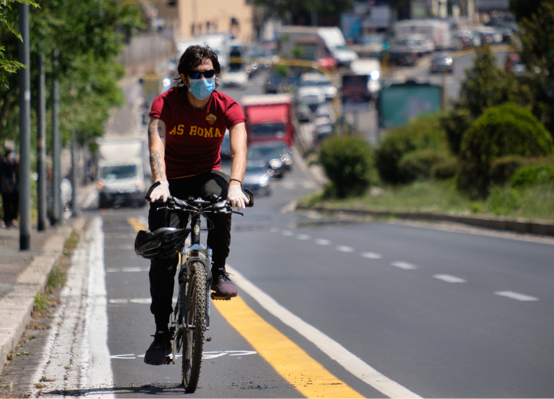 Bici mania, Roma diventa “Comune ciclabile”: la città è bandiera gialla Fiab Bici mania, Roma diventa “Comune ciclabile”: la città è bandiera gialla Fiab