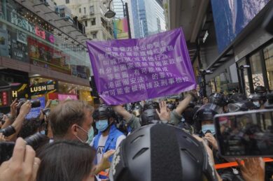 Hong Kong: proteste e 370 arresti. Stress test nel confronto Usa-Cina