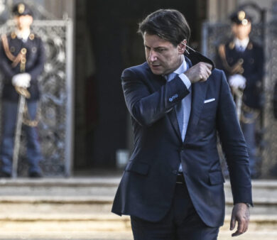 Governo, slittano le semplificazioni: scontro Pd-5S su appalti e condono