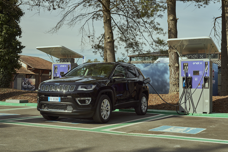 Jeep® Renegade 4xe e Jeep Compass 4xe sono ordinabili da domani in Italia Jeep® Renegade 4xe e Jeep Compass 4xe sono ordinabili da domani in Italia