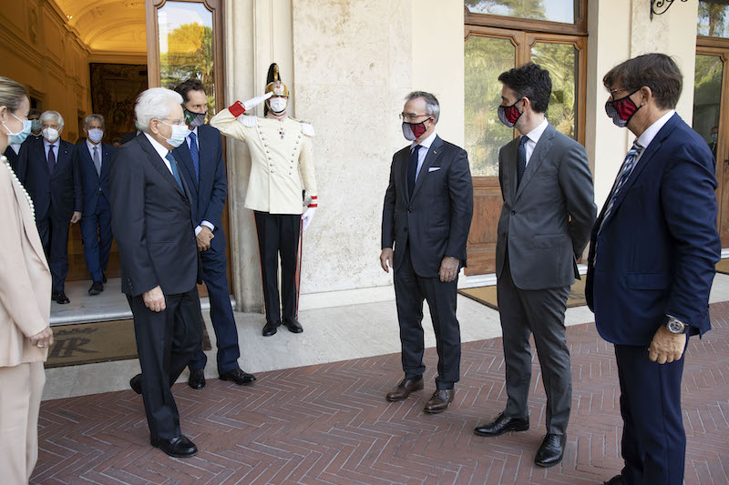 Il Presidente Mattarella al volante della nuova Fiat 500 Elettrica Il Presidente Mattarella al volante della nuova Fiat 500 Elettrica