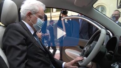 Il Presidente Mattarella al volante della nuova Fiat 500 Elettrica