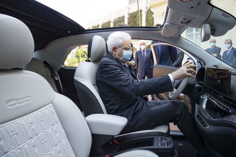 Galleria foto 'Nuova Fiat 500 elettrica presentata a Mattarella' - foto 1